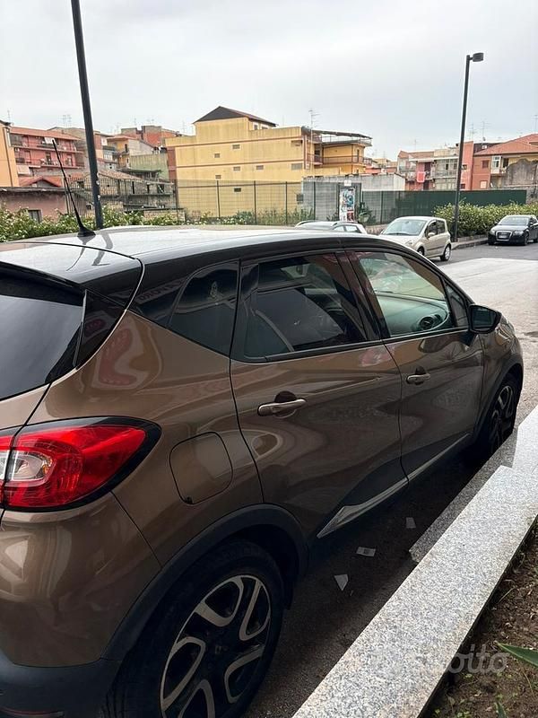 Usata Renault Captur 90 CV (66 kW) 2017 Marrone SUV