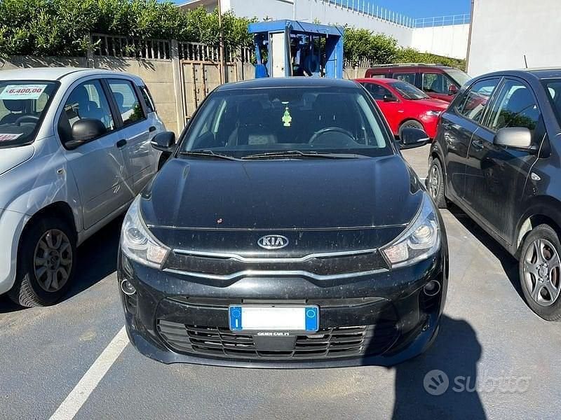 Usata Kia Rio 90 CV (66 kW) 2017 Nero Berlina