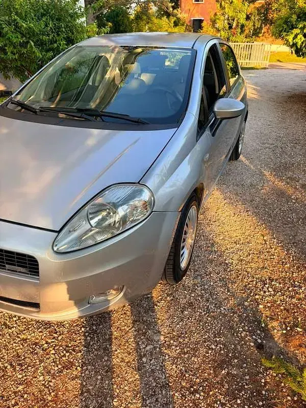 Usata Fiat Grande Punto Active 75 CV (55 kW) 2008 Argento Utilitaria