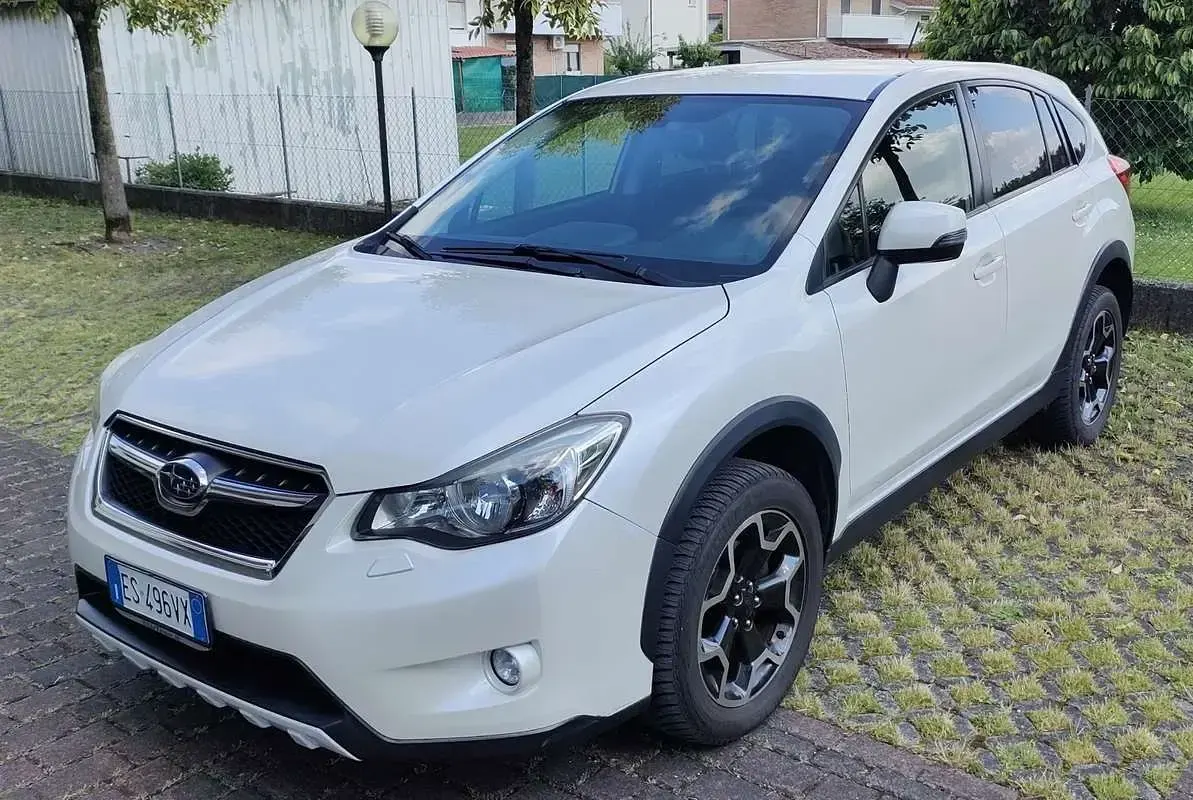Usata Subaru XV Style 147 CV (108 kW) 2014 Bianco SUV