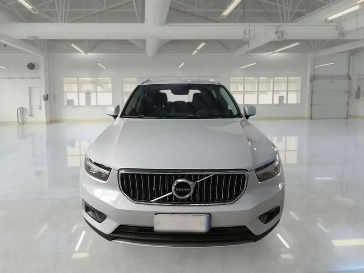 Usata Volvo XC40 179 CV (131 kW) 2021 Grigio SUV