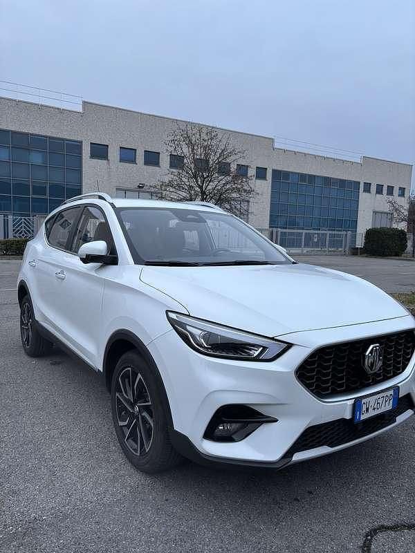 Usata MG ZS Luxury 106 CV (77 kW) 2024 Bianco SUV