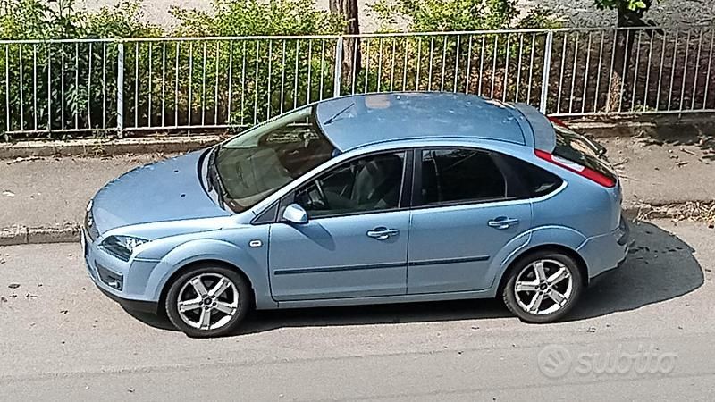 Usata Ford Focus 125 CV (91 kW) 2005 Blu Utilitaria