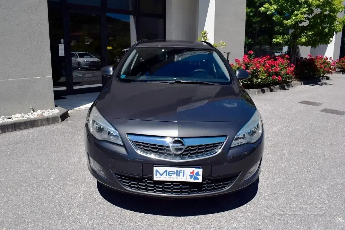 Usata Opel Astra Cosmo 125 CV (91 kW) 2011 Grigio Station wagon