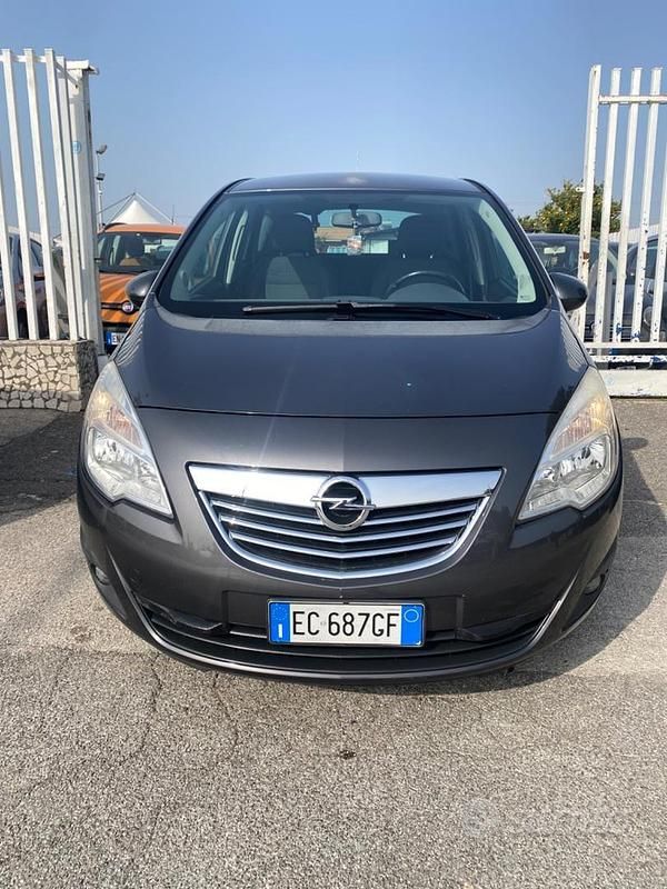 Usata Opel Meriva Cosmo 100 CV (73 kW) 2010 Grigio Monovolume