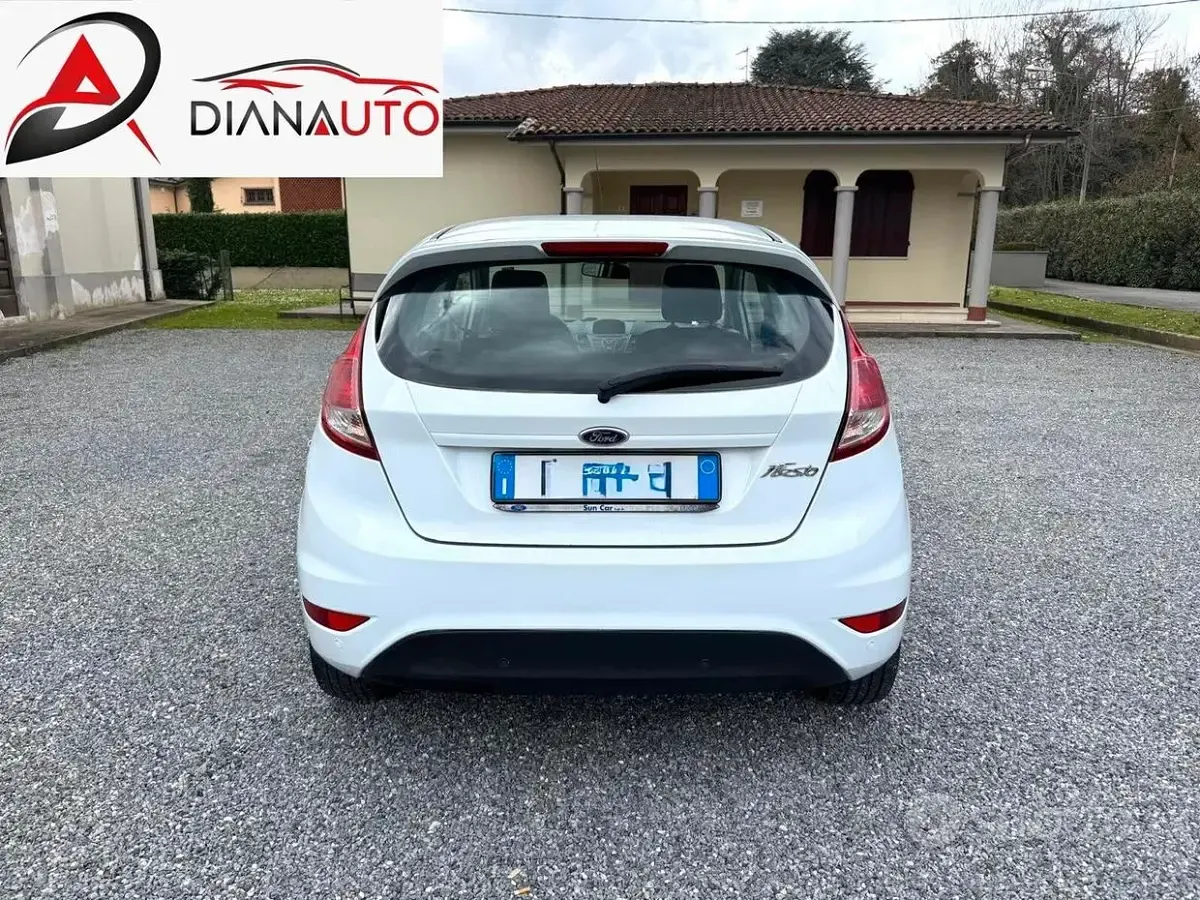 Usata Ford Fiesta Titanium 95 CV (69 kW) 2015 Bianco Utilitaria