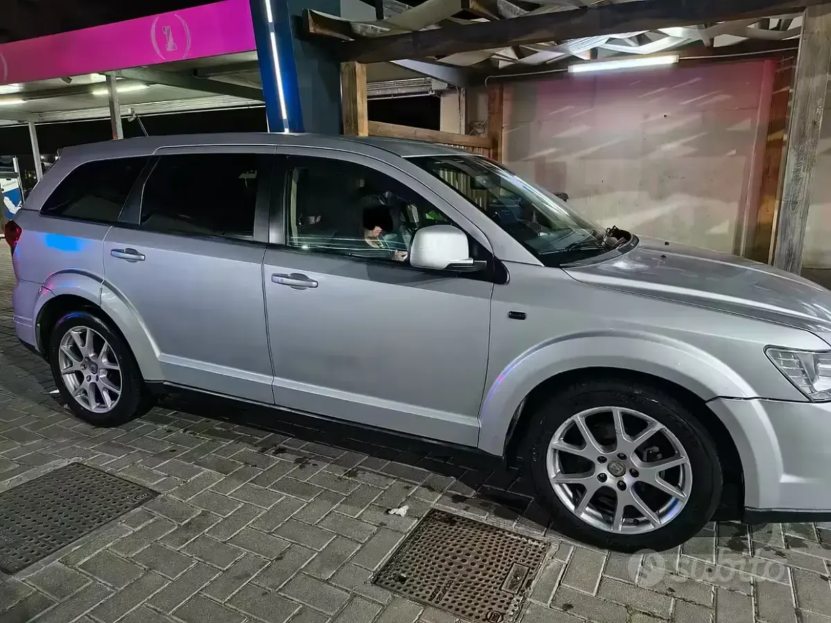 Usata Fiat Freemont 140 CV (102 kW) 2011 Grigio SUV