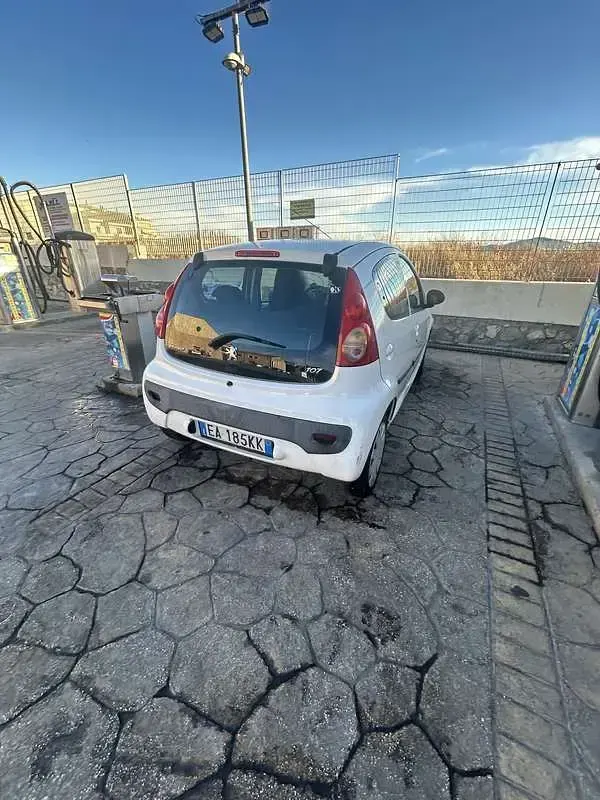 Usata Peugeot 107 Allure 68 CV (50 kW) 2010 Utilitaria