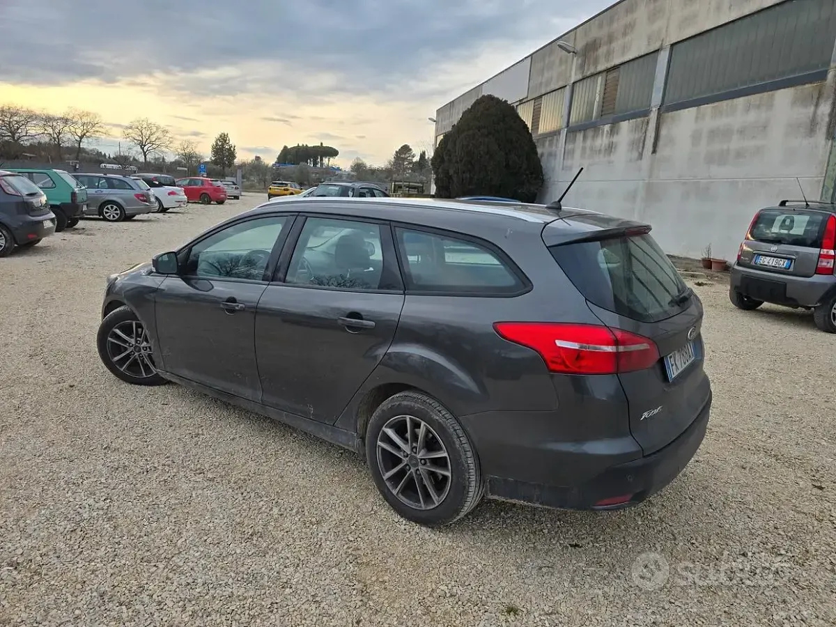 Usata Ford Focus Titanium 120 CV (88 kW) 2017 Marrone Station wagon