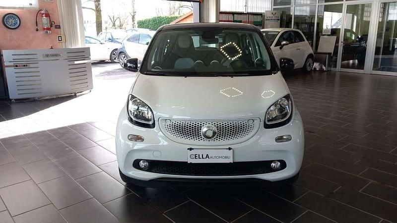 Usata Smart ForFour Passion 71 CV (52 kW) 2015 Bianco & nero Utilitaria
