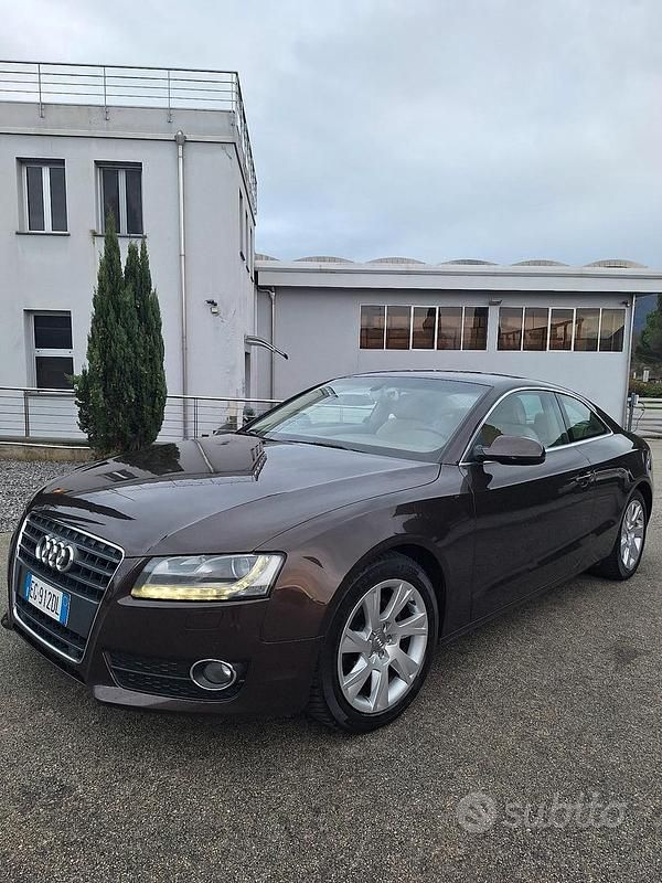 Grigio Usata 2011 Audi A5 Coupé | 8900 € (Ottimo prezzo) - Immagine 1/4