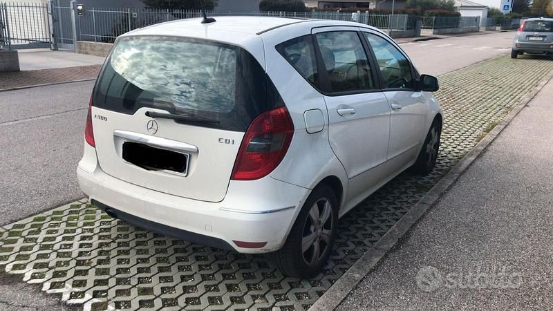 Usata Mercedes A180 Elegance 116 CV (85 kW) 2010 Bianco