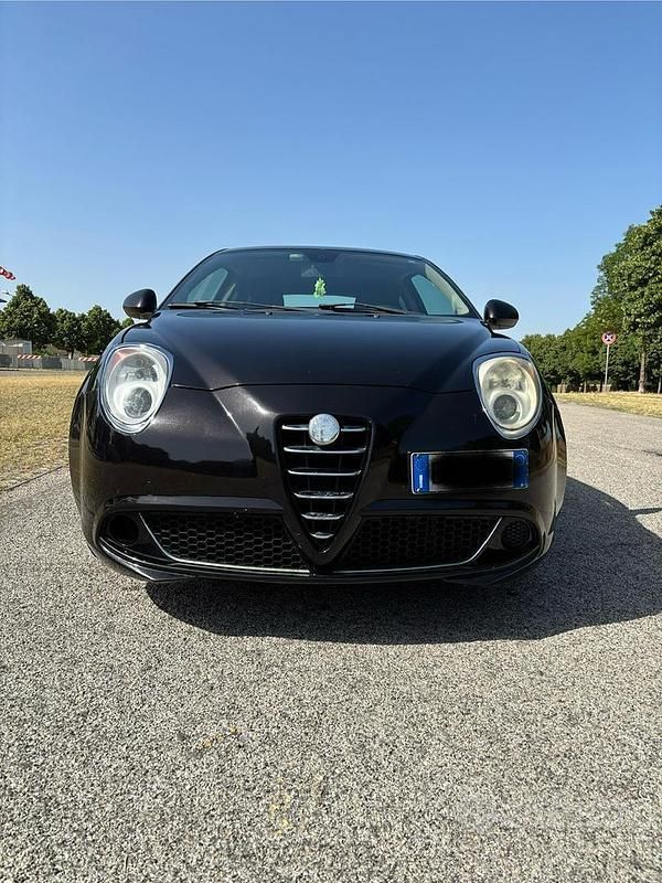 Nero Usata 2011 Alfa Romeo MiTo Distinctive Utilitaria | 4999 € (Buon prezzo) - Immagine 1/4