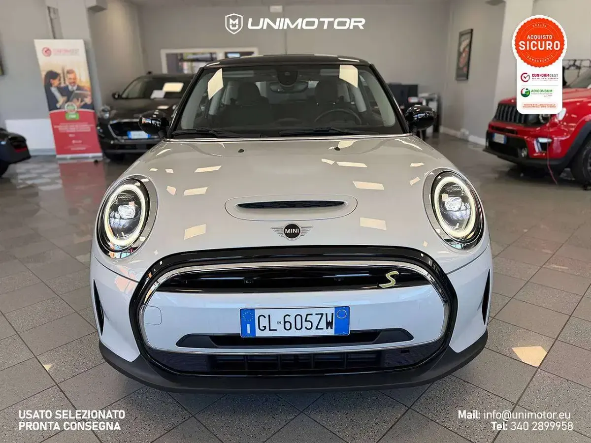 Usata Mini Cooper SE 135 kW (184 CV) 2022 White silver met. Utilitaria