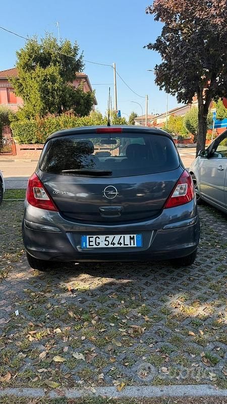 Usata Opel Corsa 85 CV (62 kW) 2011 Blu Utilitaria