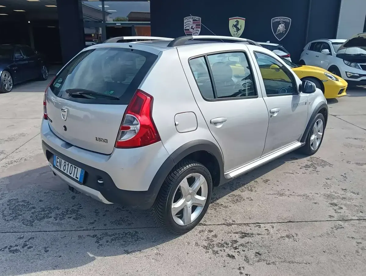 Usata Dacia Sandero Stepway 90 CV (66 kW) 2012 Argento met. Berlina