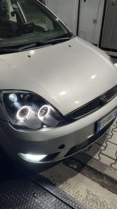 Usata Ford Fiesta Zetec 79 CV (58 kW) 2002 Berlina