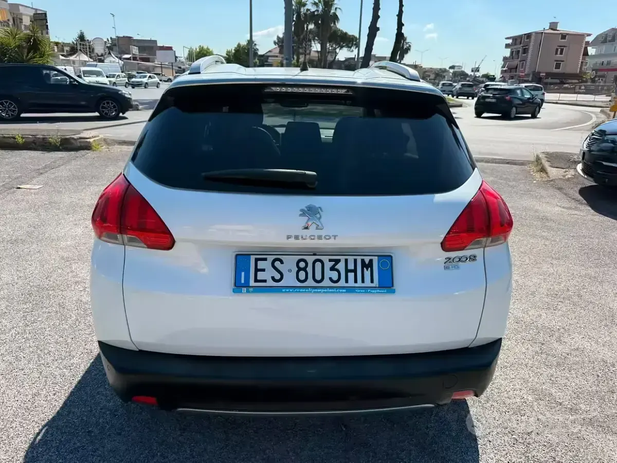 Usata Peugeot 2008 Allure 92 CV (67 kW) 2014 Bianco SUV