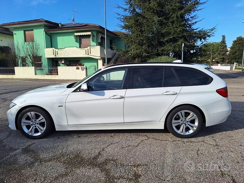 Usata BMW 318 Sport Line 143 CV (105 kW) 2016 Bianco Station wagon