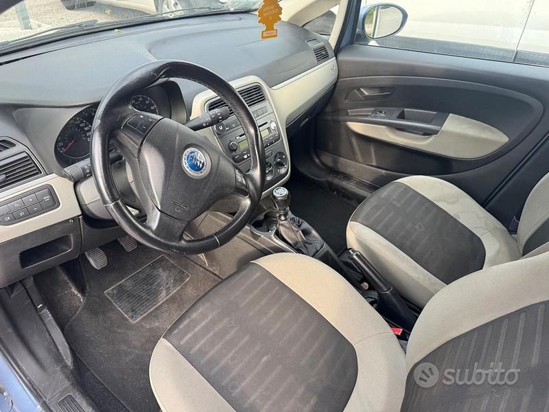 Usata Fiat Grande Punto Dynamic 90 CV (66 kW) 2006 Blu Utilitaria