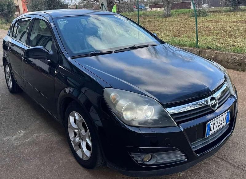 Usata Opel Astra Elegance 101 CV (74 kW) 2005 Nero Berlina