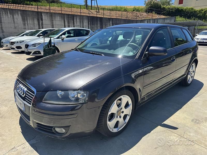 Grigio Usata 2006 Audi A3 Ambition Tre volumi | 1999 € (Ottimo prezzo) - Immagine 1/4