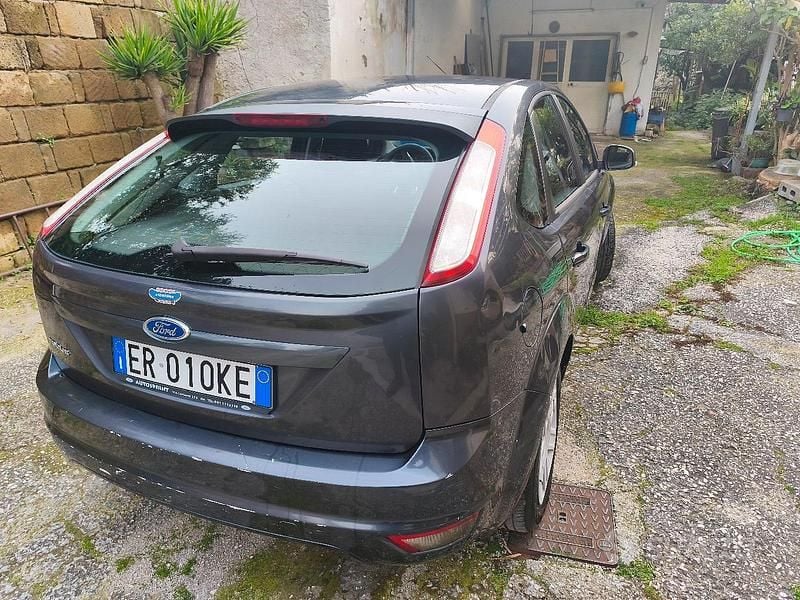 Usata Ford Focus 101 CV (74 kW) 2010 Grigio Berlina