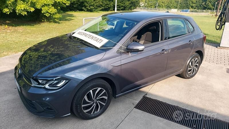 Usata VW Polo Style 95 CV (69 kW) 2024 Grigio Berlina