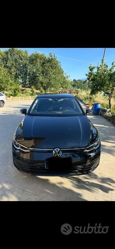 Usata VW Golf VIII Life 150 CV (110 kW) 2020 Nero Utilitaria