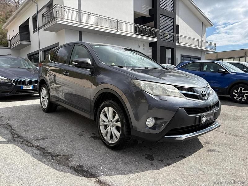 Begagnad Toyota RAV4 Lounge 124 HK (91 kW) 2014 Grå SUV