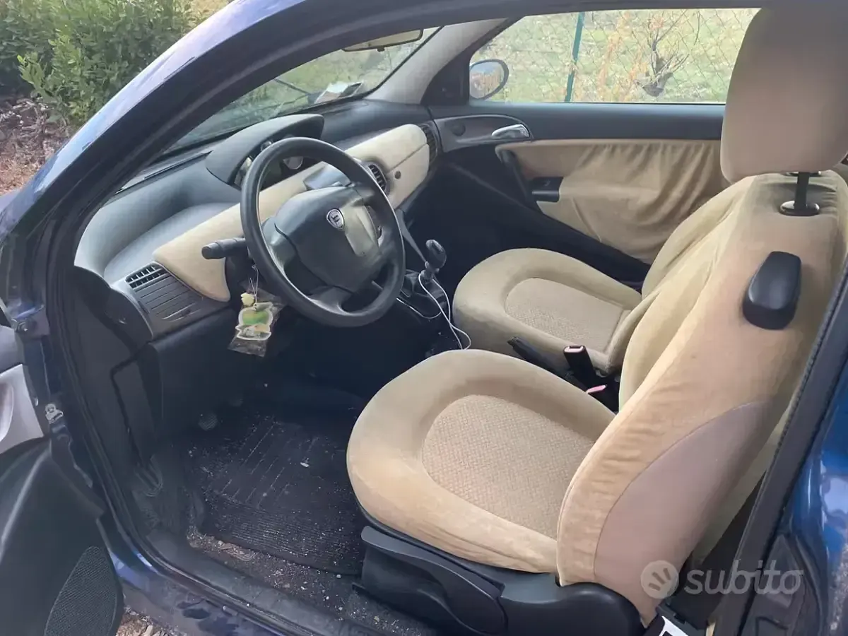 Usata Lancia Ypsilon 60 CV (44 kW) 2005 Bluazzurro Utilitaria