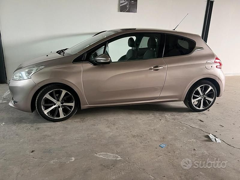 Usata Peugeot 208 115 CV (84 kW) 2013 Utilitaria