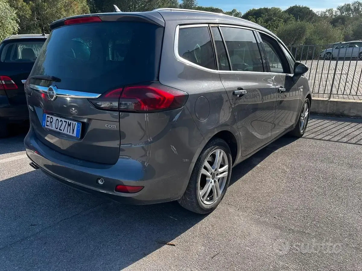 Usata Opel Zafira 165 CV (121 kW) 2013 Grigio Monovolume
