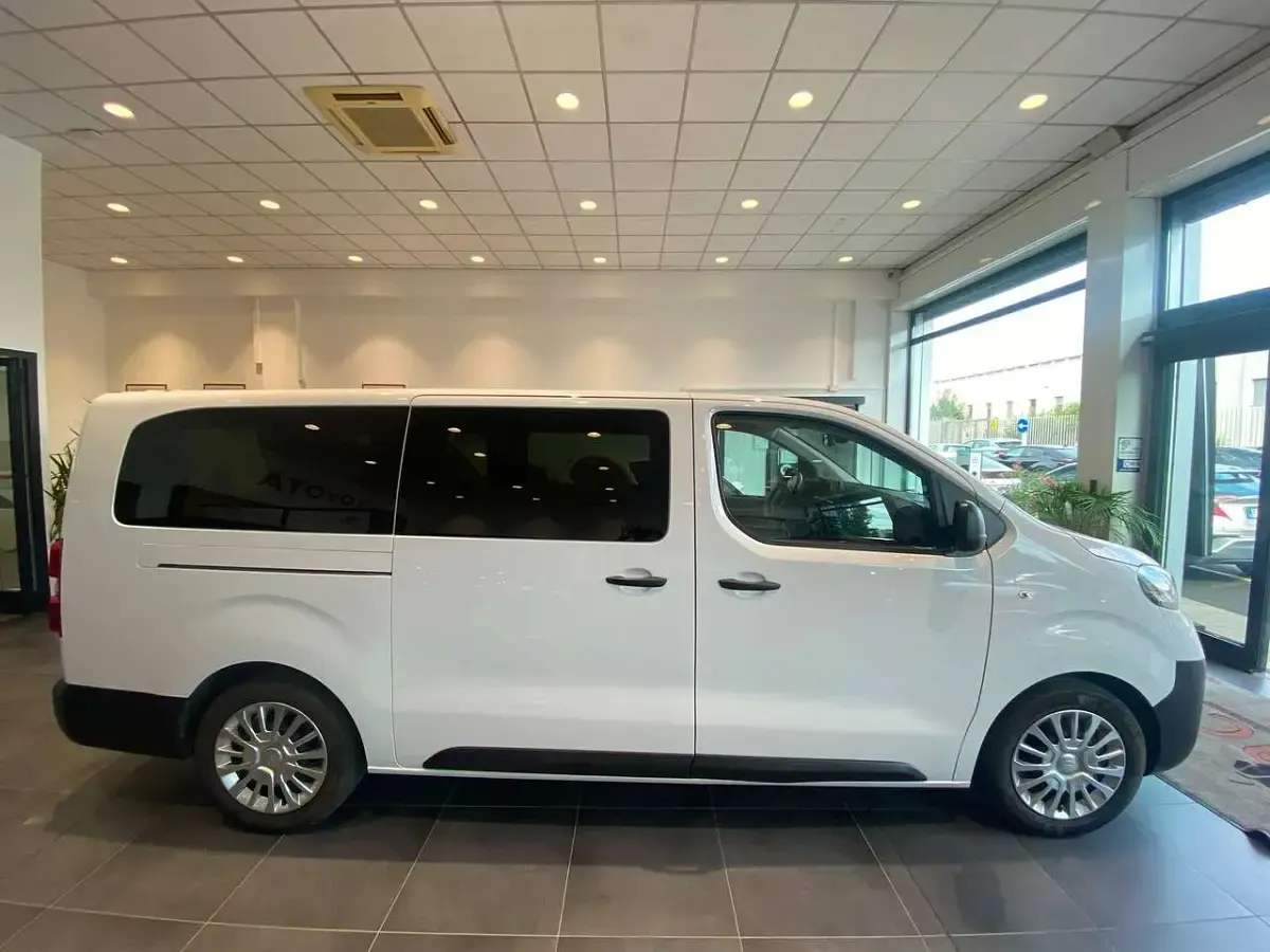 Usata Toyota Proace Lounge 144 CV (105 kW) 2025 Bianco Monovolume