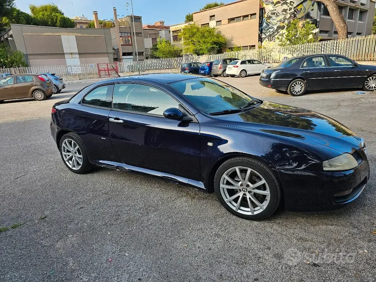 Usata Alfa Romeo GT 150 CV (110 kW) 2005 Viola Coupé