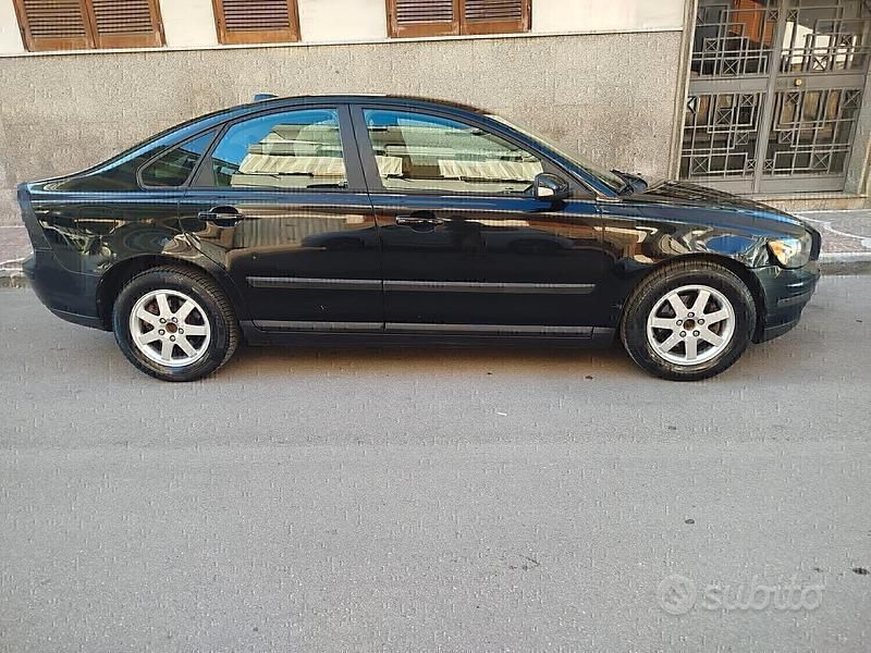 Usata Volvo S40 108 CV (79 kW) 2005 Nero Berlina