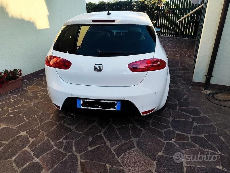 Usata Seat Leon 105 CV (77 kW) 2010 Bianco Utilitaria