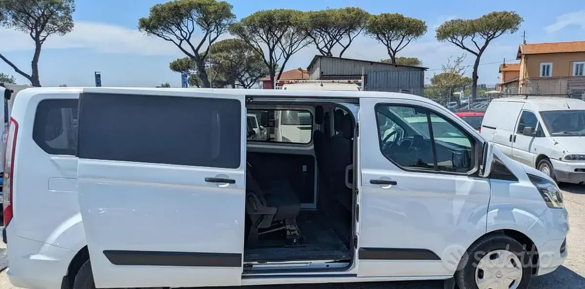 Usata Ford Transit Custom 131 CV (96 kW) 2022 Bianco Station wagon