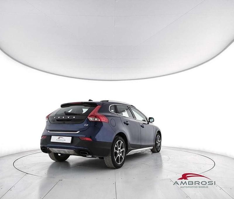 Usata Volvo V40 Ocean Race 114 CV (83 kW) 2015 Blu Utilitaria