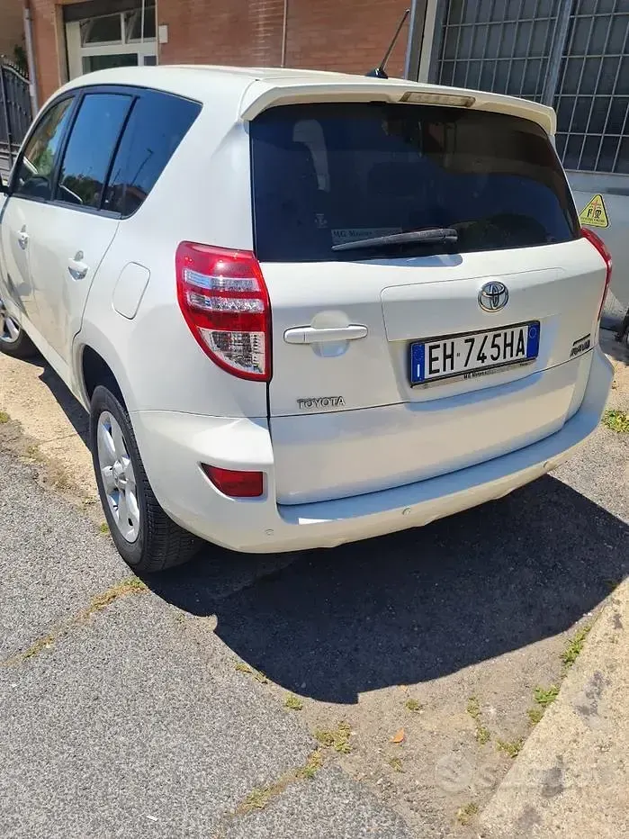 Usata Toyota RAV4 150 CV (110 kW) 2011 SUV