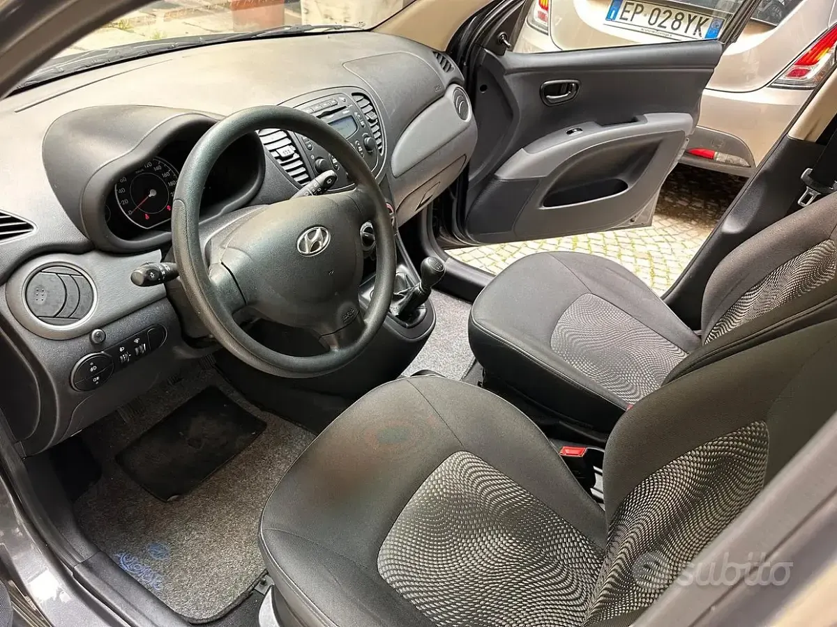Usata Hyundai i10 69 CV (50 kW) 2014 Grigio Utilitaria
