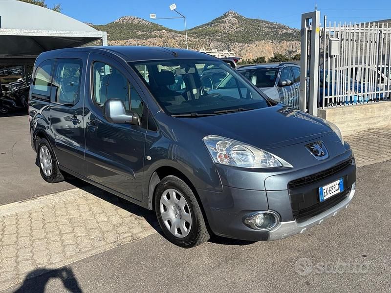 Usata Peugeot Partner Tepee Outdoor 92 CV (67 kW) 2012 Grigio Monovolume