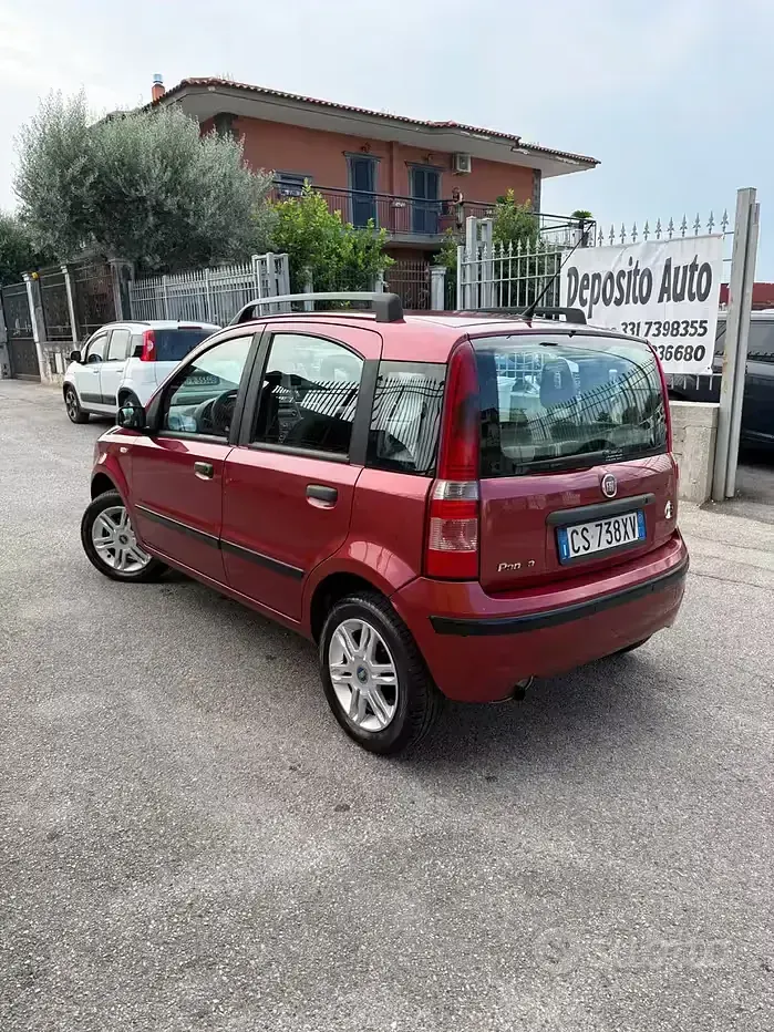 Usata Fiat Panda Emotion 69 CV (50 kW) 2005 Rosso Utilitaria