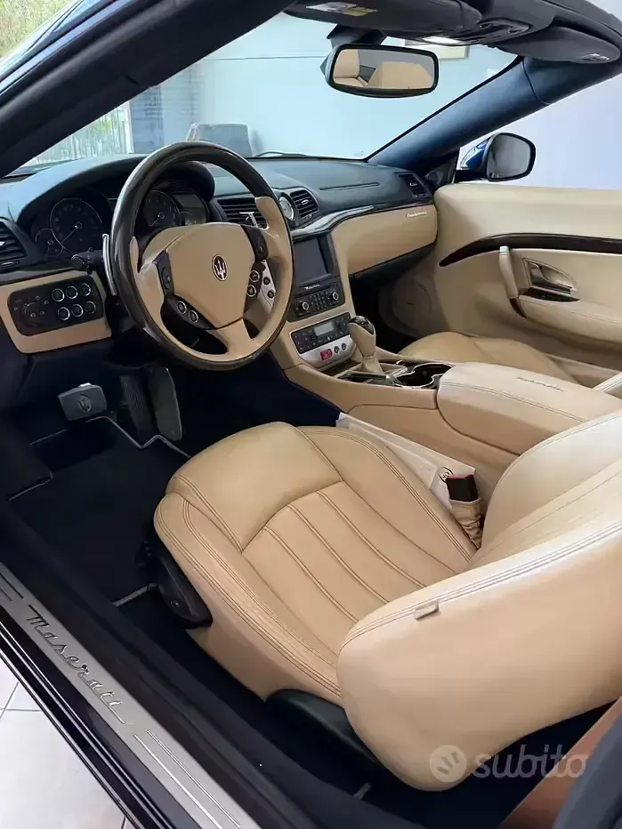 Usata Maserati GranCabrio 439 CV (322 kW) 2012 Blu Cabrio