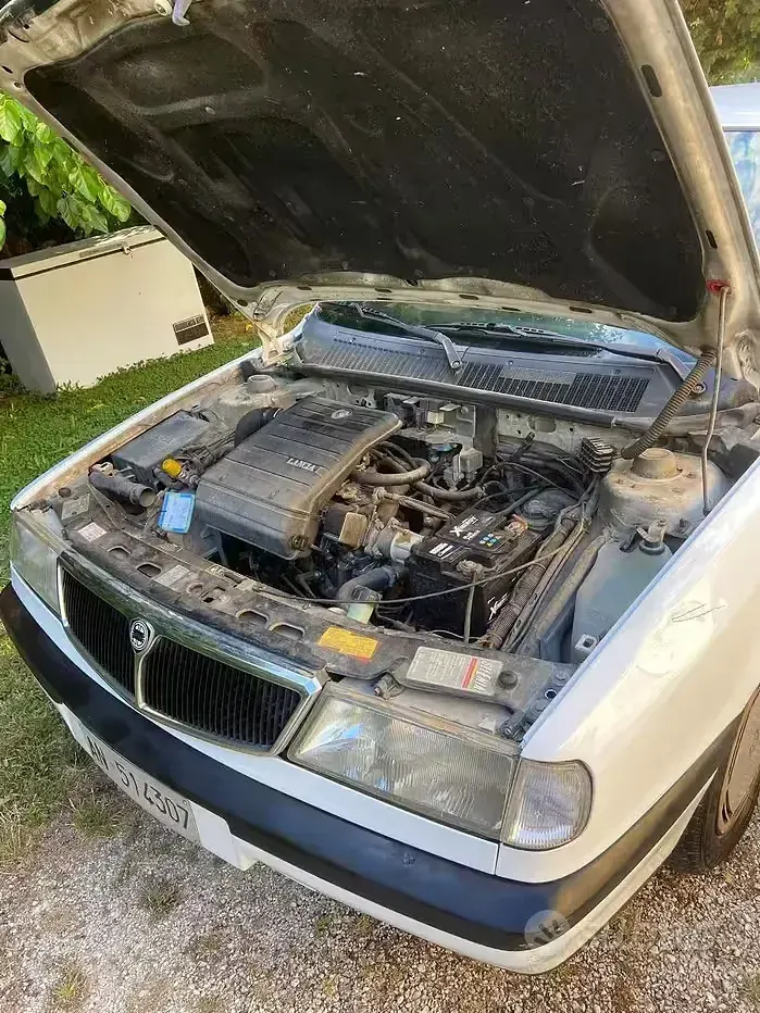 Usata Lancia Dedra 88 CV (64 kW) 1990 Bianco Berlina