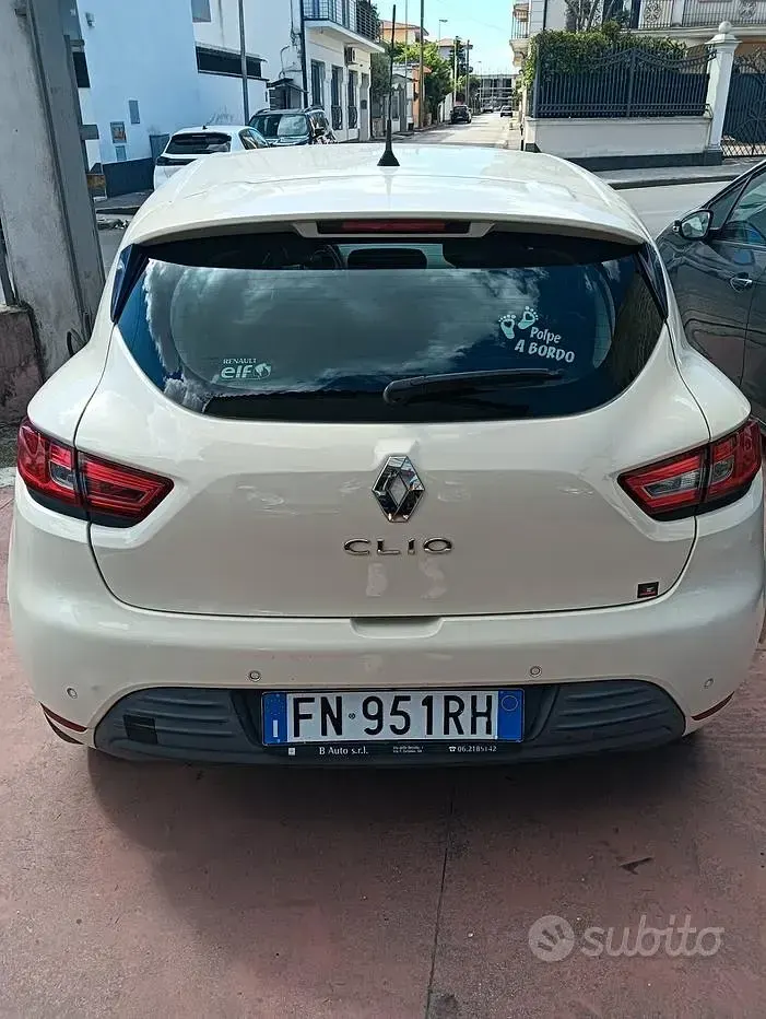 Second-hand Renault Clio IV Zen 75 CP (55 kW) 2018 Bej Berlinǎ