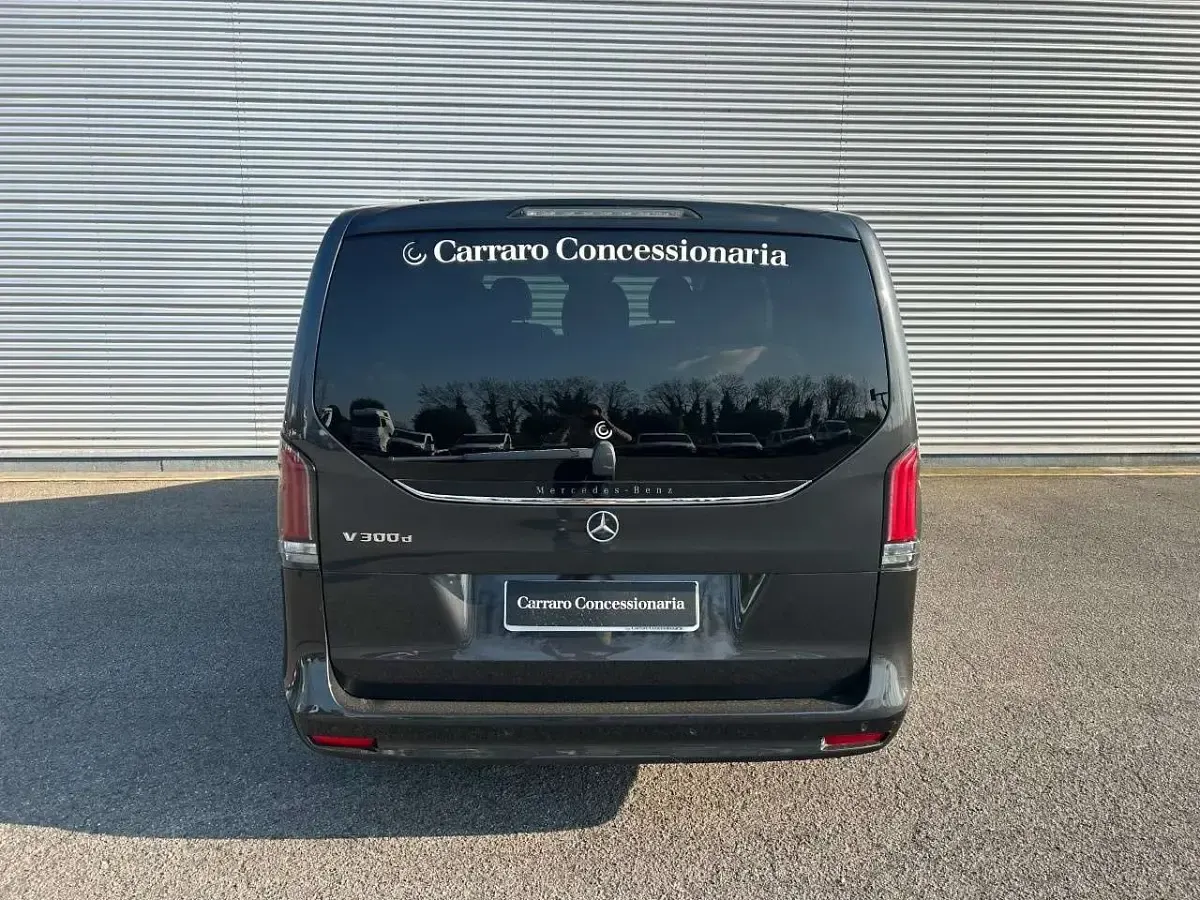 Käytetty Mercedes V300 Avantgarde 237 HP (174 kW) 2024 Harmaa Tila-auto
