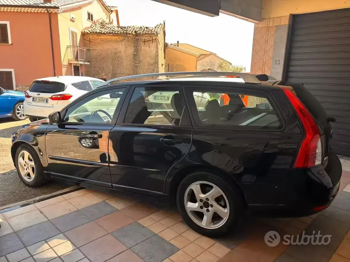 Usata Volvo V50 115 CV (84 kW) 2012 Nero Station wagon