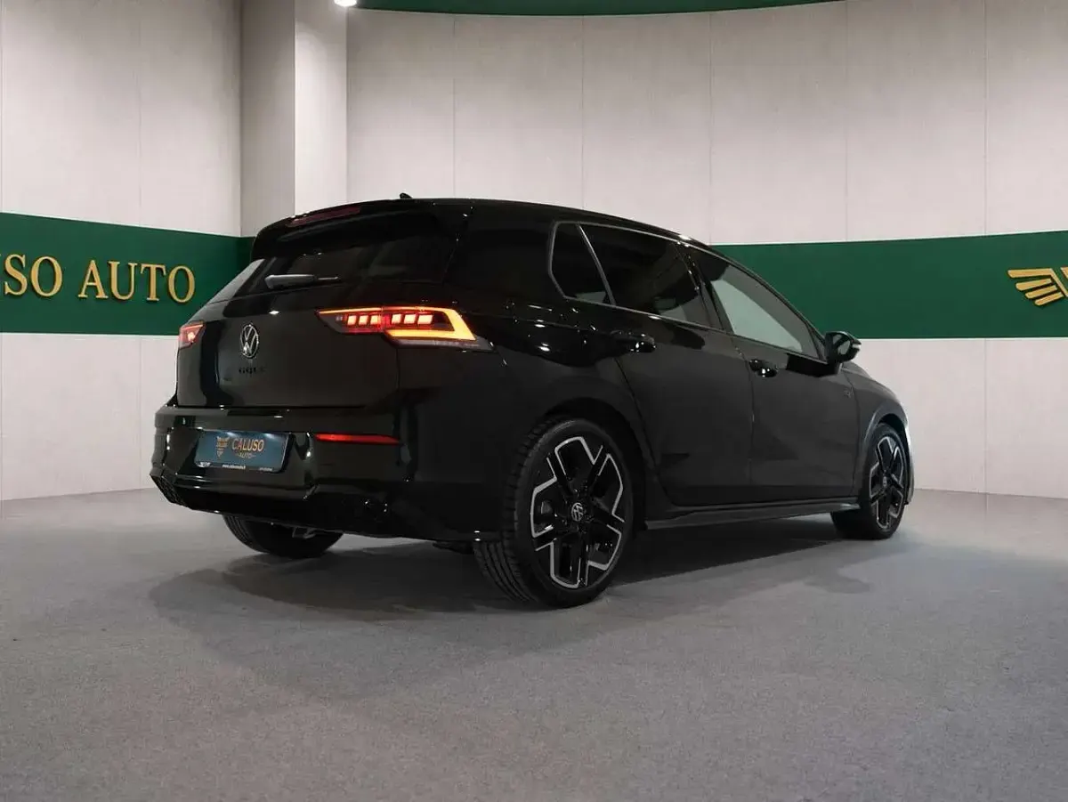 Usata VW Golf VIII R-line 150 CV (110 kW) 2023 Blu/azzurro Berlina
