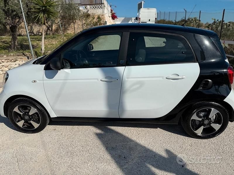 Usata Smart ForFour Electric Drive Passion 41 kW (56 CV) 2020 Bianco Berlina